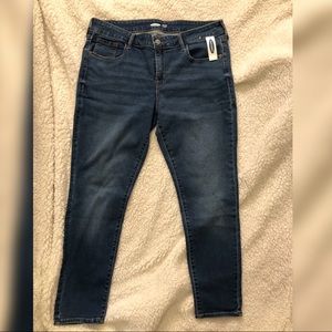 Old Navy Rockstar short Low rise jeans NWT